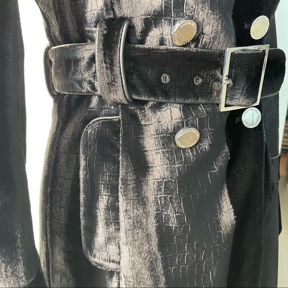 Karen Millen Black Glossy Faux Fur Trench Coat Silver Belted Lined Mob Wife - Picture 9 of 17